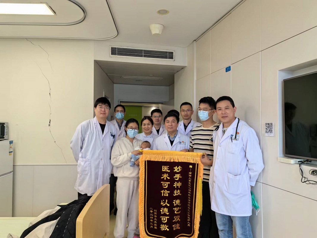 锦旗2403-胸外科210A莫绪明及全体.jpg